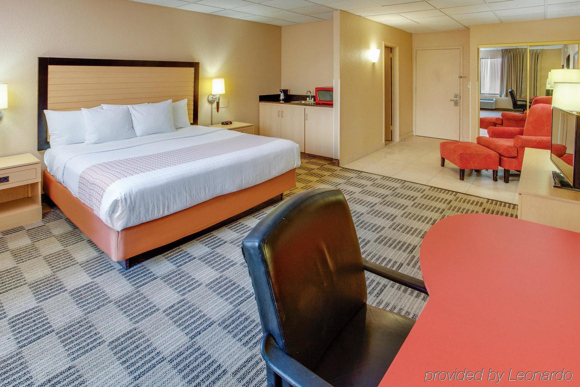 La Quinta By Wyndham Clifton/Rutherford Экстерьер фото